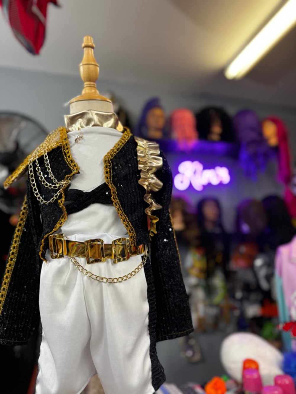 Rumi Golden costume - Picture 8 of 15